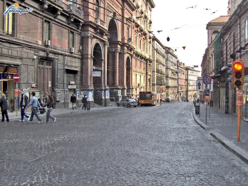 Maison Dante Наполи Екстериор снимка