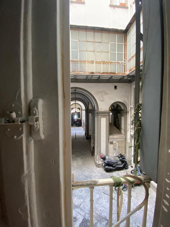 Maison Dante Наполи Екстериор снимка